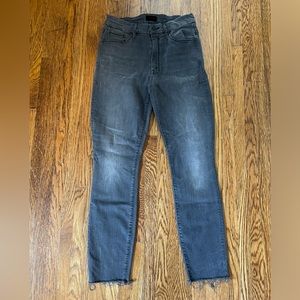 Mother High waisted looker ankle fray sz 26